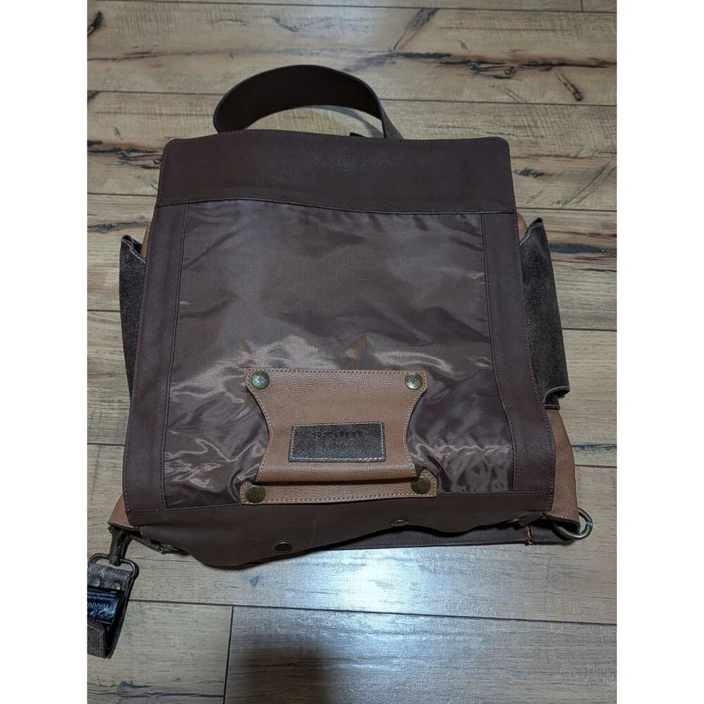 Scout by Petunia Pickle Bottom Leather Diaper Bag / Messenger Bag